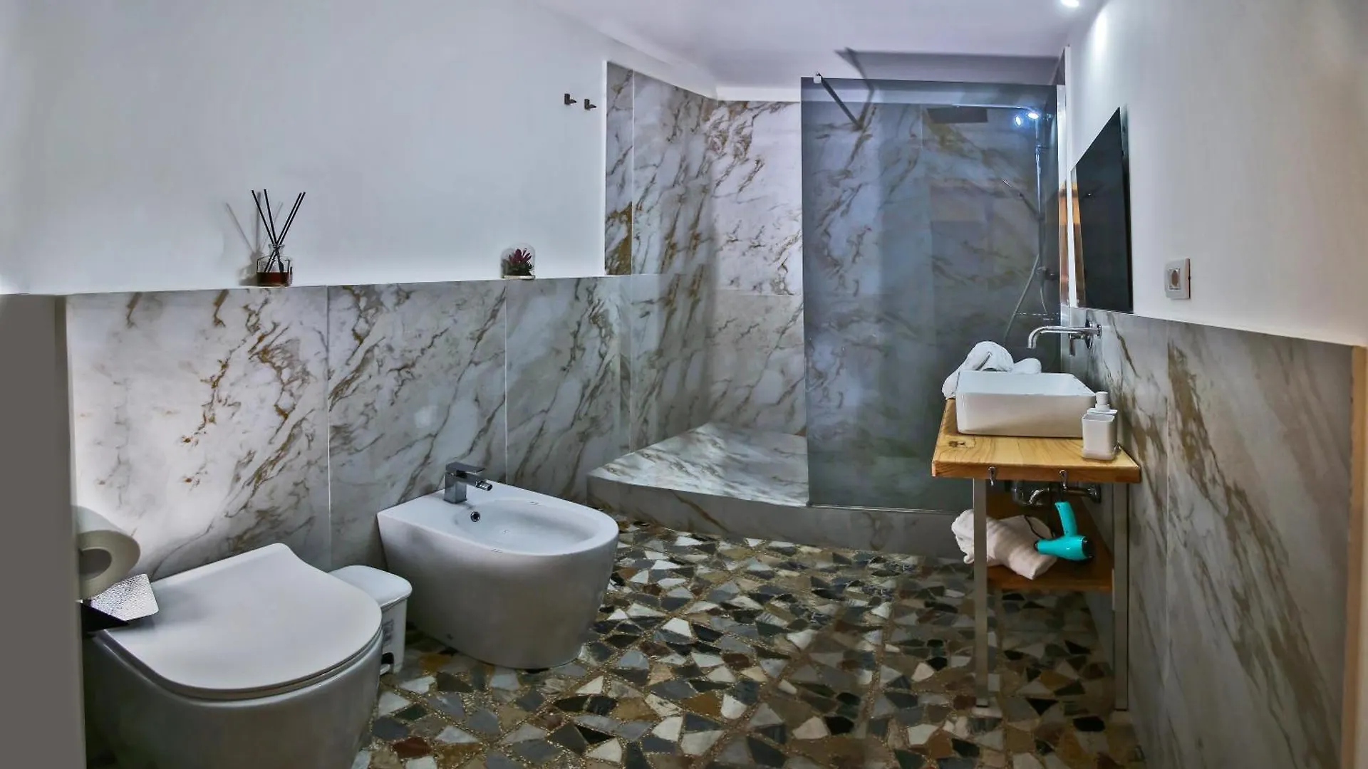 Tiritu Apartments Catania 0*,  Italy